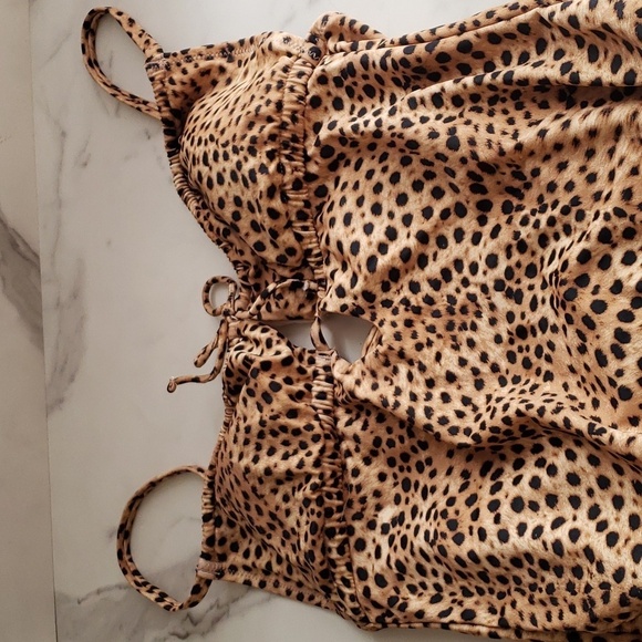 Shade & Shore Tunnel Keyhole One Piece Swimsuit - Leopard Print Size S (4-6) - Picture 11 of 16